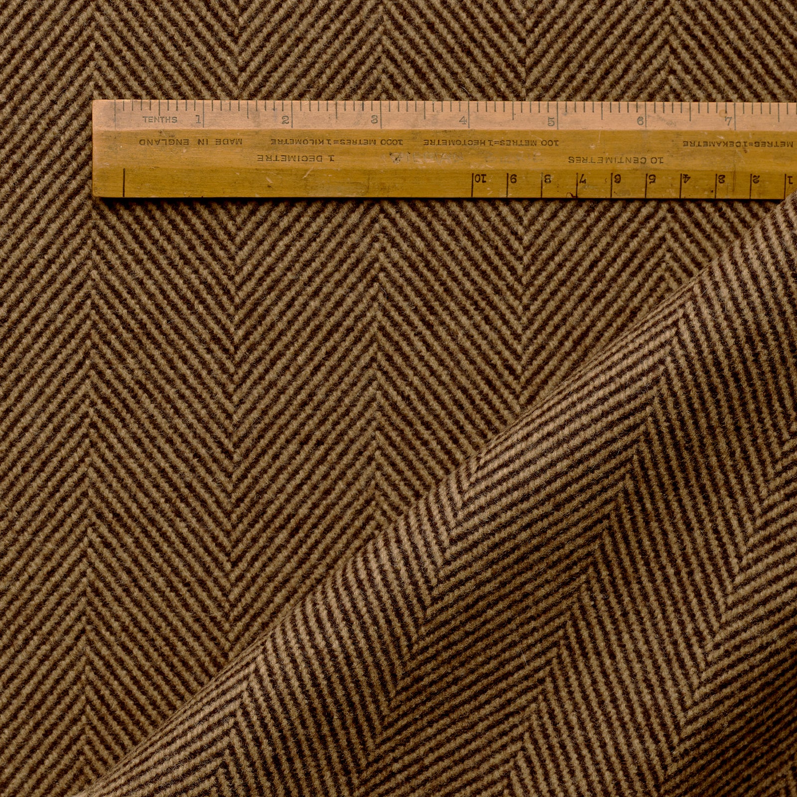 FD174 : The Whitechapel Herringbone Overcoating – Fox Brothers