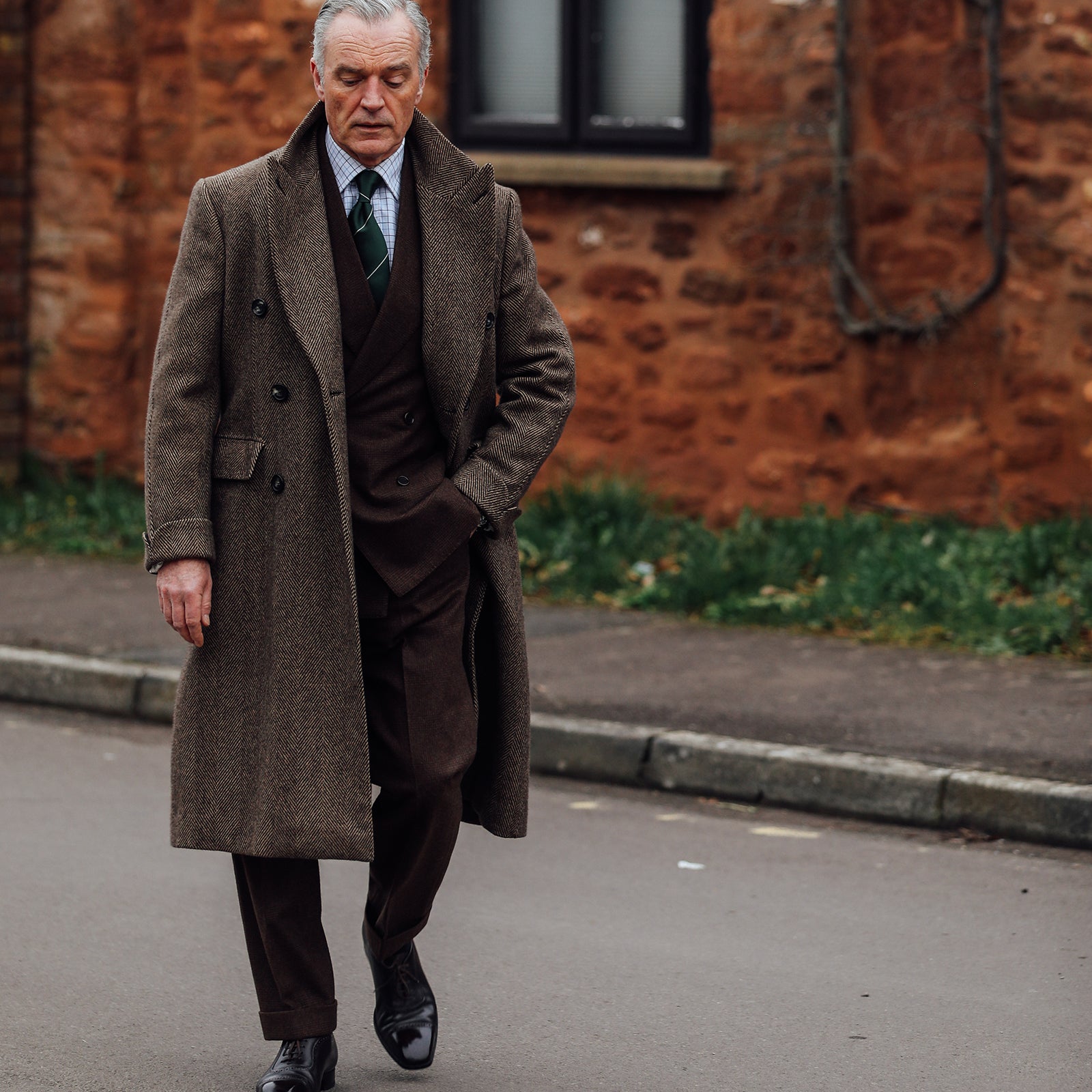 FD174 : The Whitechapel Herringbone Overcoating – Fox Brothers