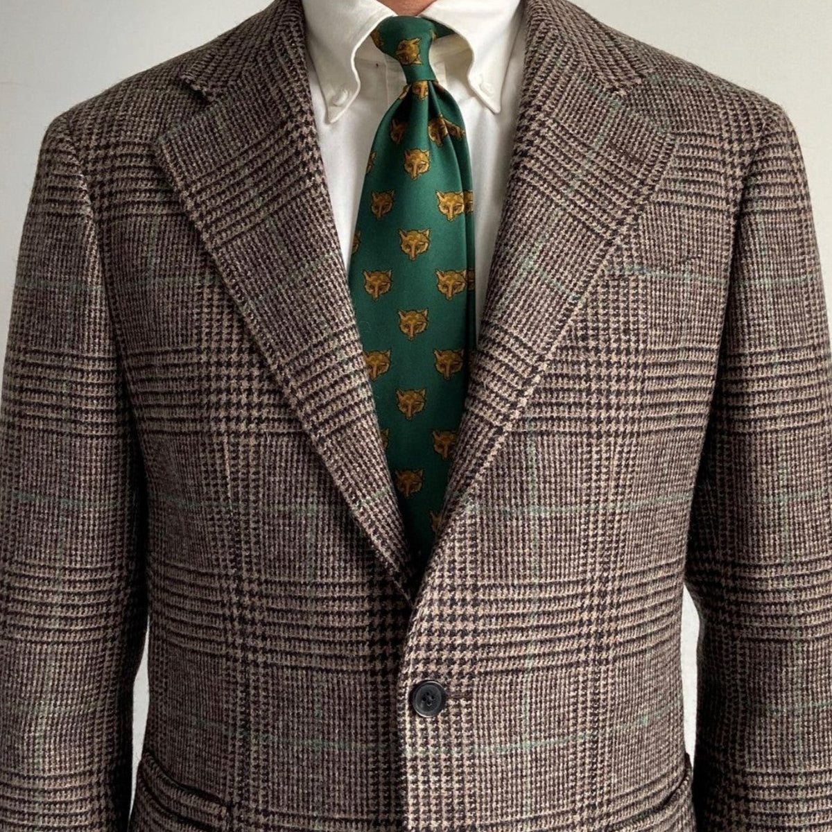 TD35 : Madgwick Brown Prince of Wales Check Tweed with Green Deco